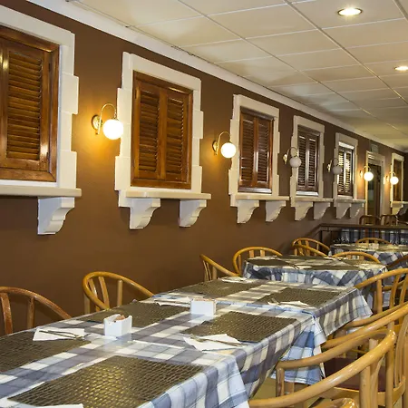 The San Anton מלון דירות 3*